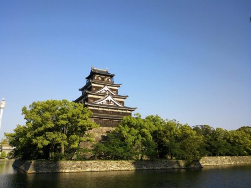 晴れた日の広島城